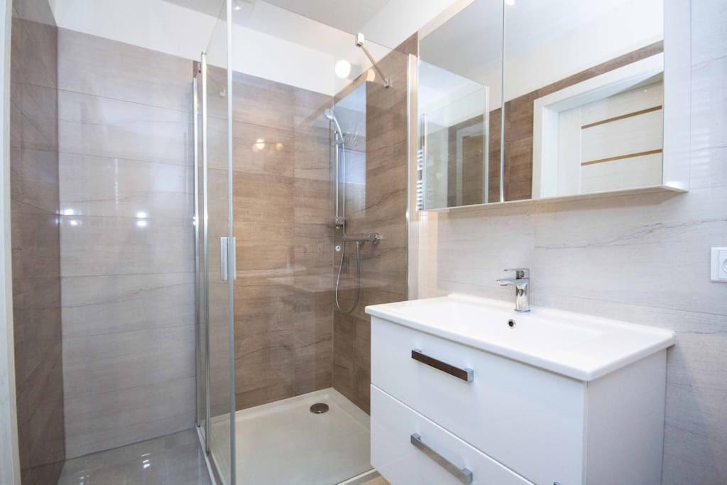 Apartment In Bratislava With Free Parking Екстер'єр фото