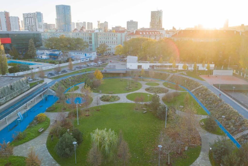 Apartment In Bratislava With Free Parking Екстер'єр фото